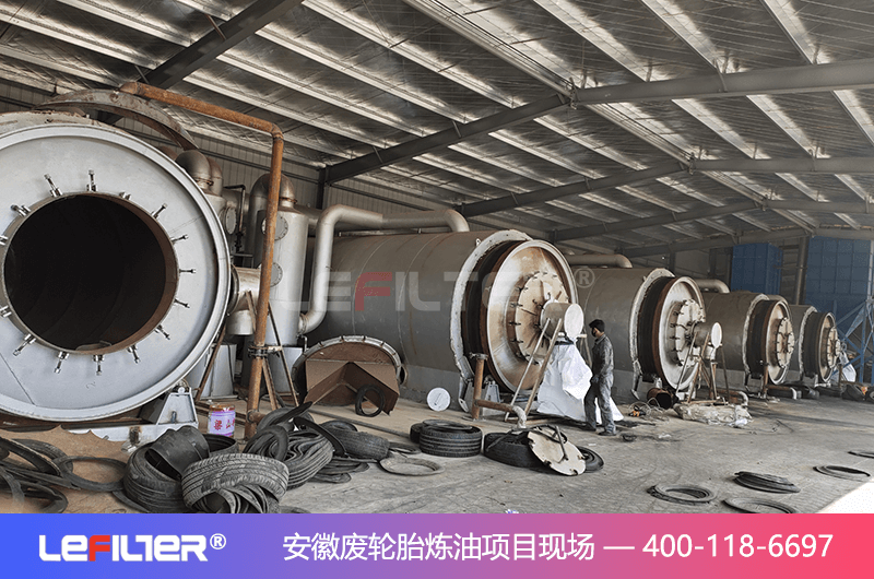 間歇式廢輪胎煉油設備是怎么產出輪胎油和炭黑的？